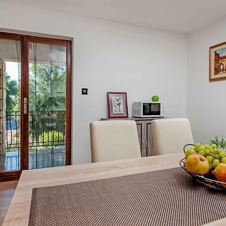 Apartment Nika Rovigno Esterno foto