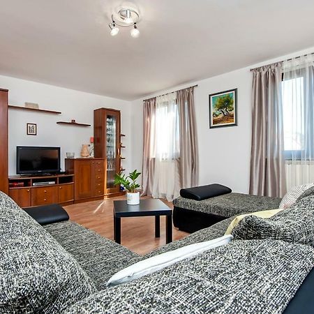 Apartment Nika Rovigno Esterno foto