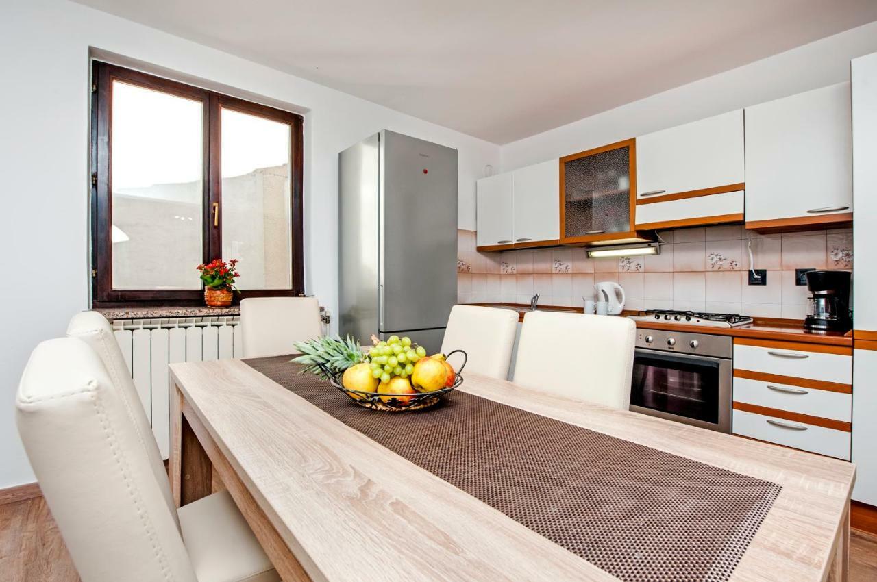 Apartment Nika Rovigno Esterno foto