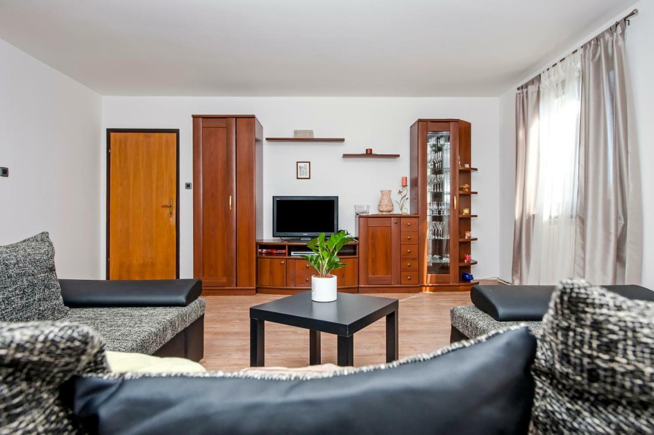 Apartment Nika Rovigno Esterno foto