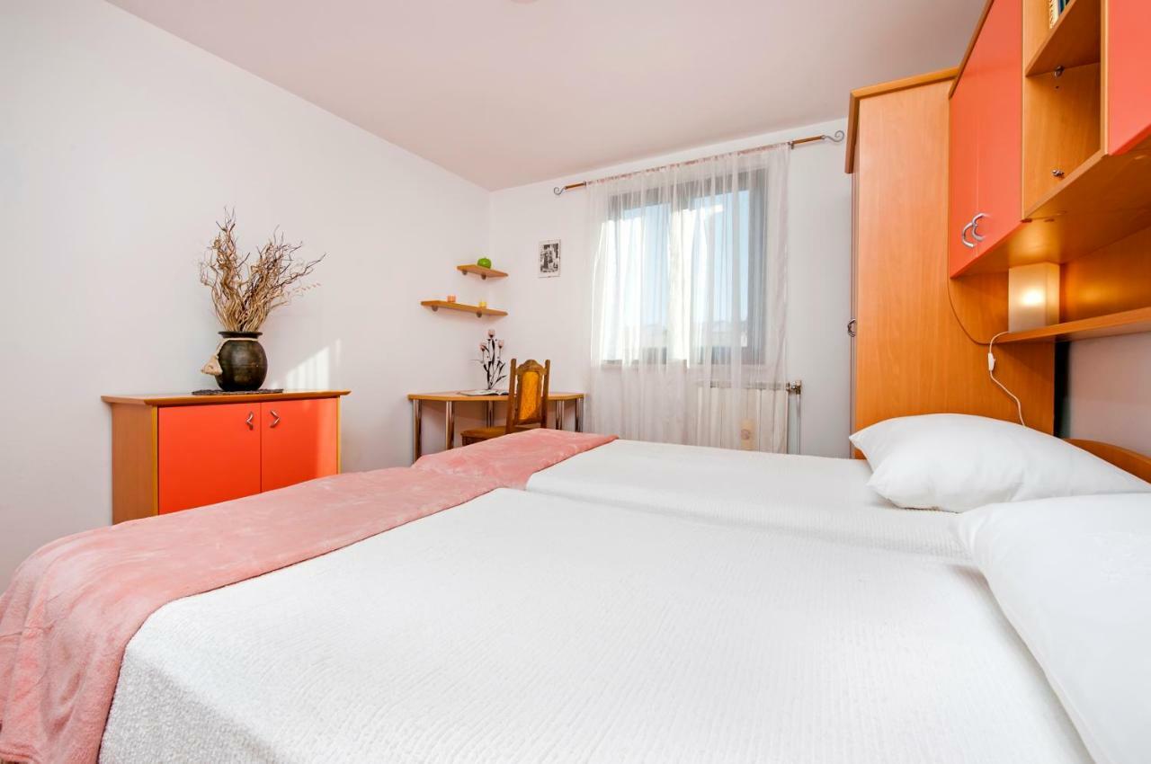 Apartment Nika Rovigno Esterno foto